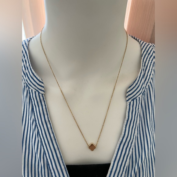 Elegant Dainty Gold Necklace - Delicate Minimalist Trendy Flower Necklace - Picture 6 of 6